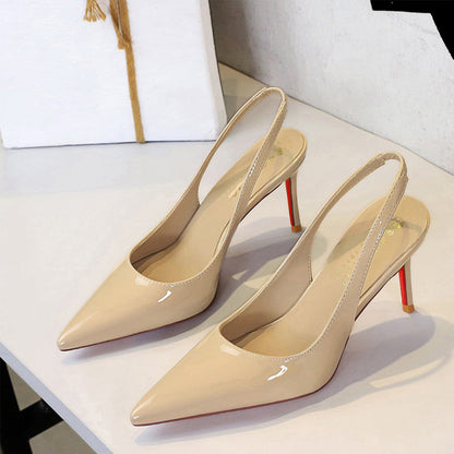 Női lakkozott bőr, hegyes orrú, hátul nyitott tűsarkú cipő
