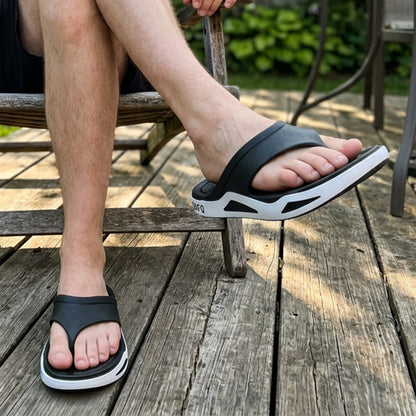 ☁️🌞 Férfi laza, csúszásmentes papucs – Kényelmes, könnyű és tökéletes a strandra, a medencéhez és a mindennapokhoz 🏖️