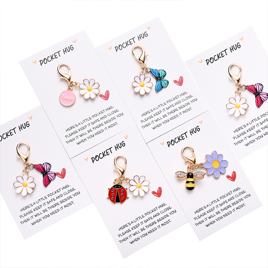 🌼🎒 Cuki rovaros margitvirág kulcstartó –✨ Vidám és egyedi design, amely azonnal feldobja a táskádat 🎁
