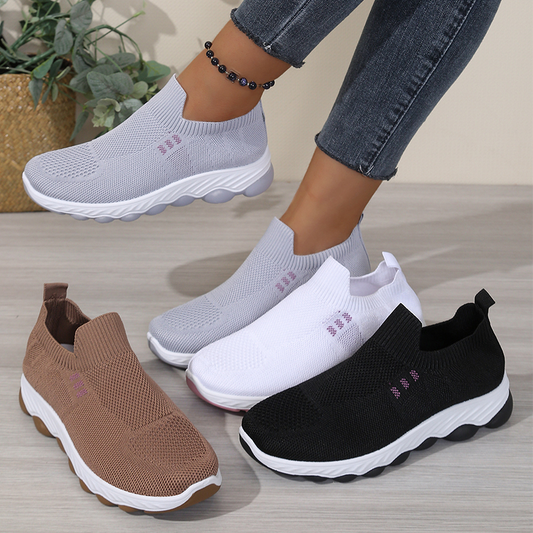 👟✨ Legkelendőbb női légáteresztő hálós slip‑on cipő – ☁️ könnyű, párnázott talp, csúszásmentes, 36–41 méret, ingyenes bokakarkötő ajándék 🎁